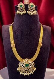 Beautiful short naan necklace with green colour stone -perfect for any occasion